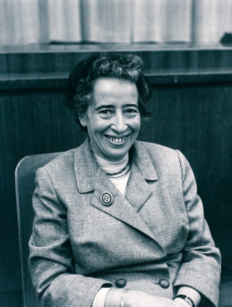 Hannah Arendt auf dem Ersten Kulturkritikerkongreß in München, 1958. Bild: Wikipedia/Barbara Niggl Radloff