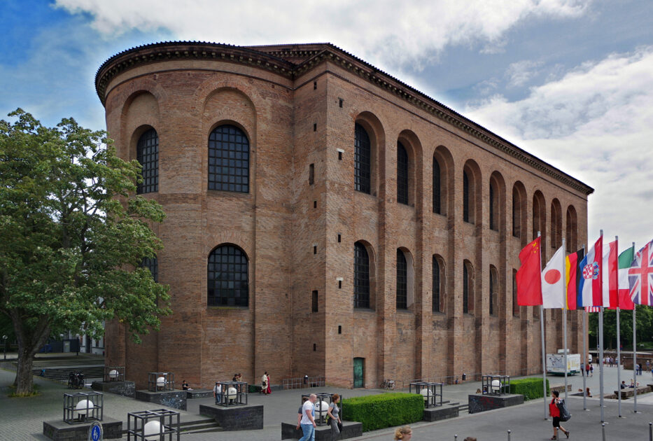 Die Basilika in Trier, Sitz von Kaiser Konstantin, der von 306 bis 336 in Augusta Treverorum regierte. Bild: Wikipedia/Berthold Werner